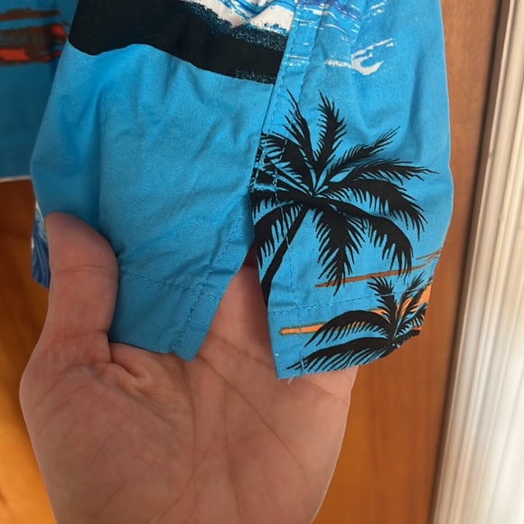 Men’s Short Sleeve Button Down - Picture 6 of 8